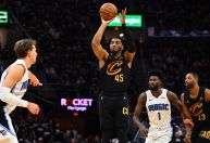 Mitchell lidera Cavaliers em 1ª vitória nos playoffs sem LeBron em 31 anos