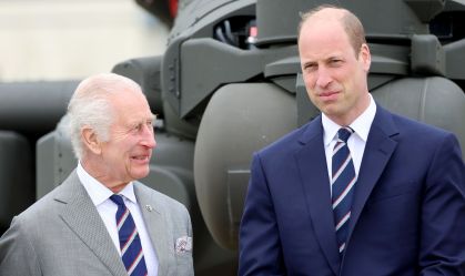 Rei Charles entrega alto cargo militar para William em rara aparição conjunta
