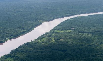 País vizinho ao Brasil está virando um petroestado - e alerta especialistas