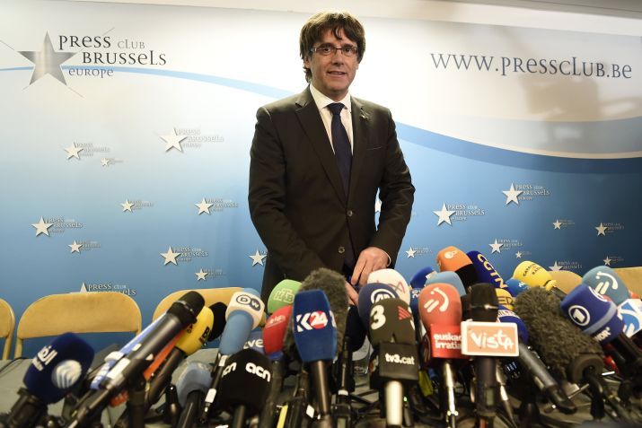 Carles Puigdemont em coletiva de imprensa em Bruxelas, Bélgica, em 31 de outubro de 2017. / Didier Lebrun/Photonews via Getty Images