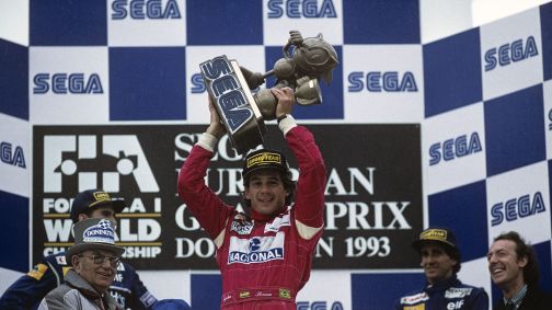 Ayrton Senna celebra vitória na Inglaterra em 1993