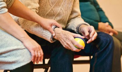 Geriatra chama atenção para aumento de casos de HIV em idosos