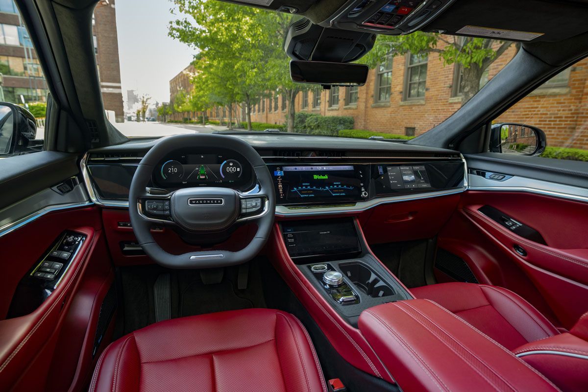 2024 Jeep® Wagoneer S Launch Edition Radar Red Interior / Divulgação