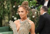 Met Gala 2024: Jennifer Lopez aposta em vestido com 2 milhões de cristais
