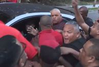 Vídeo: Jogadores do Flamengo são hostilizados antes de treino no CT