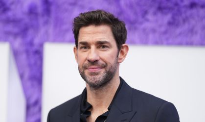 John Krasinski diz que furtou objeto do cenário da série "The Office"