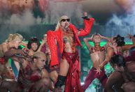 Lady Gaga lança nova prévia de filme da turnê "Chromatica Ball"