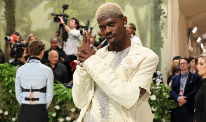 Lil Nas X foi visto nu antes de ser preso por agressão policial, diz site