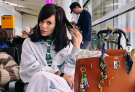 Lily Allen quer ser enterrada junto com seu celular e revela motivo