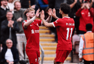 Liverpool vence Tottenham e segue vivo na disputa pelo título