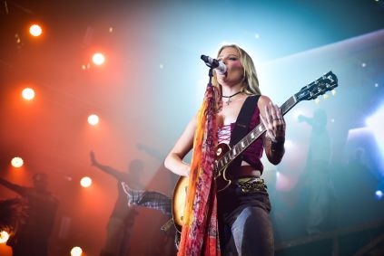 Luísa Sonza em show da turnê "Escândalo Íntimo"