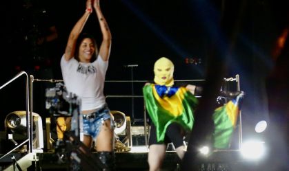 Madonna e Pabllo Vittar bandeira do Brasil3