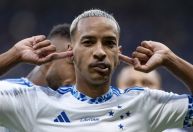 Alvo do Cruzeiro, atacante fez tatuagem em homenagem a Matheus Pereira; entenda