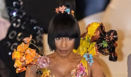 Nicki Minaj pede desculpas por adiar show após ser detida na Holanda