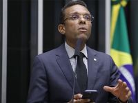 Otoni critica "defensores da família" que são contrários ao fim da 6x1