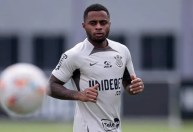 Lateral do Corinthians passa por cirurgia e fica fora por até 5 meses