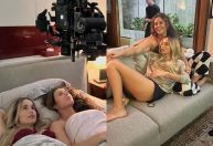 Após beijo, Paolla Oliveira mostra bastidores de 