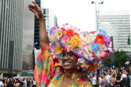Drag queen na 21ª Parada do Orgulho LGBT+ de São Paulo, na avenida Paulista, centro da cidade