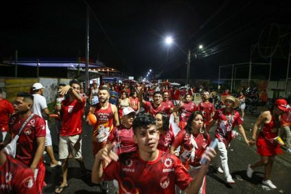 Alvorada do Garantido ilumina ruas de Parintins com paixão dos torcedores