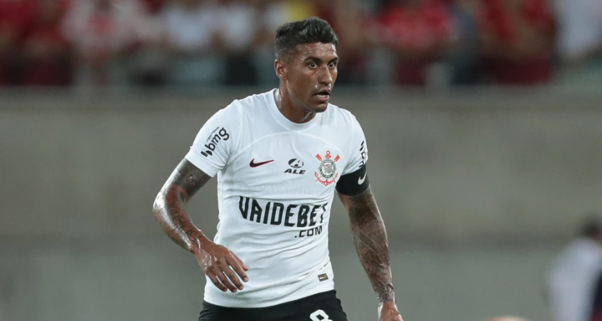Paulinho voltou a ter chance no time titular