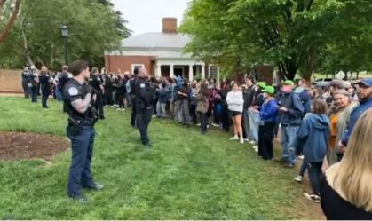 Polícia dos EUA prende manifestantes pró-palestinos na Universidade da Virgínia