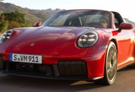 Porsche lança 911 híbrido que faz até 10 km/l e atinge mais de 300 km/h