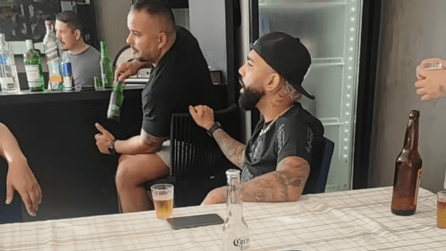 Gabigol, em foto vazada com a camisa do Corinthians, foi elogiado por Melo / Reprodução