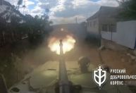 Vídeo: Veículo de soldados anti-Kremlin atira contra russos na região de Kharkiv