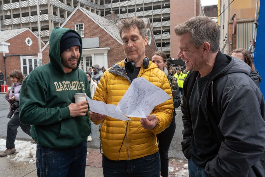 Casey Affleck, Doug Liman e Matt Damon nos bastidores de "Os Provocadores" / Divulgação/Apple TV+