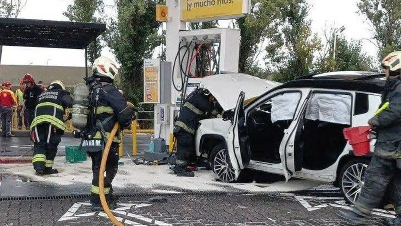 Tiago Palacios bate carro em bomba de posto de combustíveis na Argentina