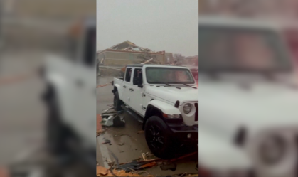 Vídeo mostra rastro de destruição de tornado nos EUA