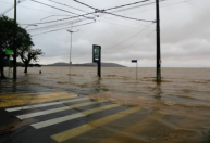 Guaíba chega a 5,31 metros, água avança e devasta Porto Alegre neste domingo