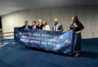 Novo Perse agrada governo e setor, e representantes tiram foto juntos após meses de confronto