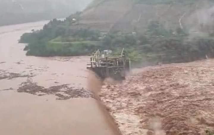 Imagem da barragem da Usina 14 de julho impactada pelas chuvas. Estrutura rompeu parcialmente no Rio Grande do Sul / Reprodução/Redes Sociais