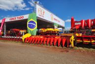 Gaúchos na Agrishow apreensivos à espera de notícias da família