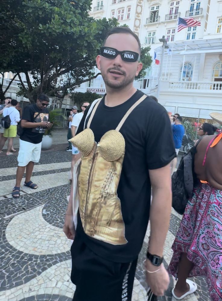 Effir Ribeiro tem tatuagem em homenagem à Madonna / Giovanna Bronze/CNN Brasil
