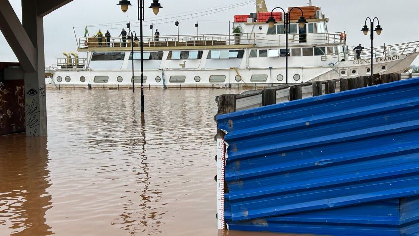 Régua que faz a medição do nível do Guaíba em Porto Alegre (RS) / Isadora Aires/CNN - 04.mai.2024
