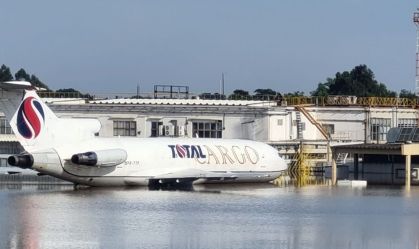 Aéreas levam doações gratuitamente ao RS, mas fechamento de aeroporto dificulta acesso à capital