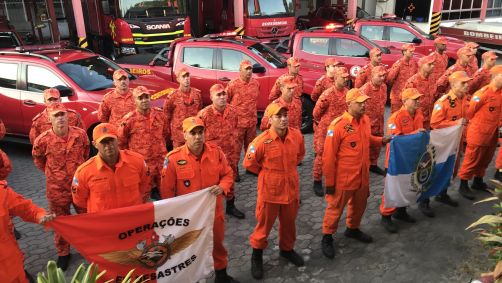 Grupo de bombeiros do Rio que serão enviados ao Rio Grande do Sul