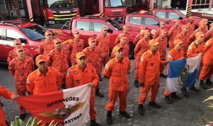 Grupo de bombeiros do Rio que serão enviados ao Rio Grande do Sul