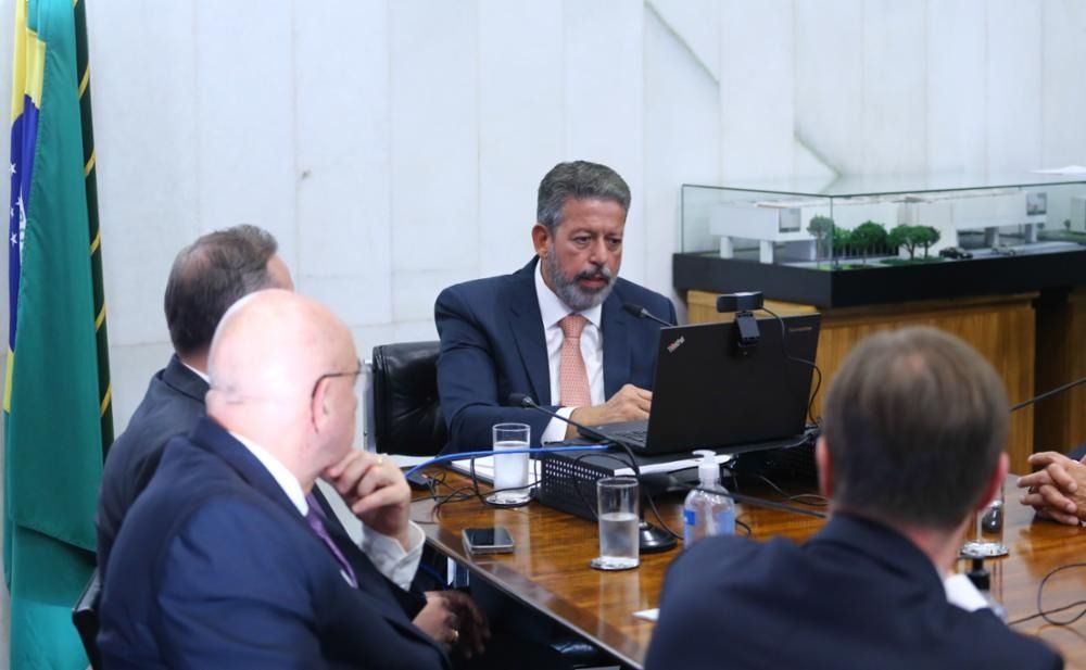 Lira durante reunião com a bancada gaúcha da Câmara