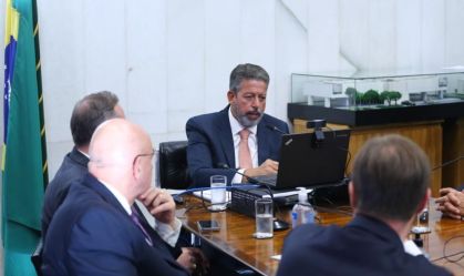 Lira durante reunião com a bancada gaúcha da Câmara
