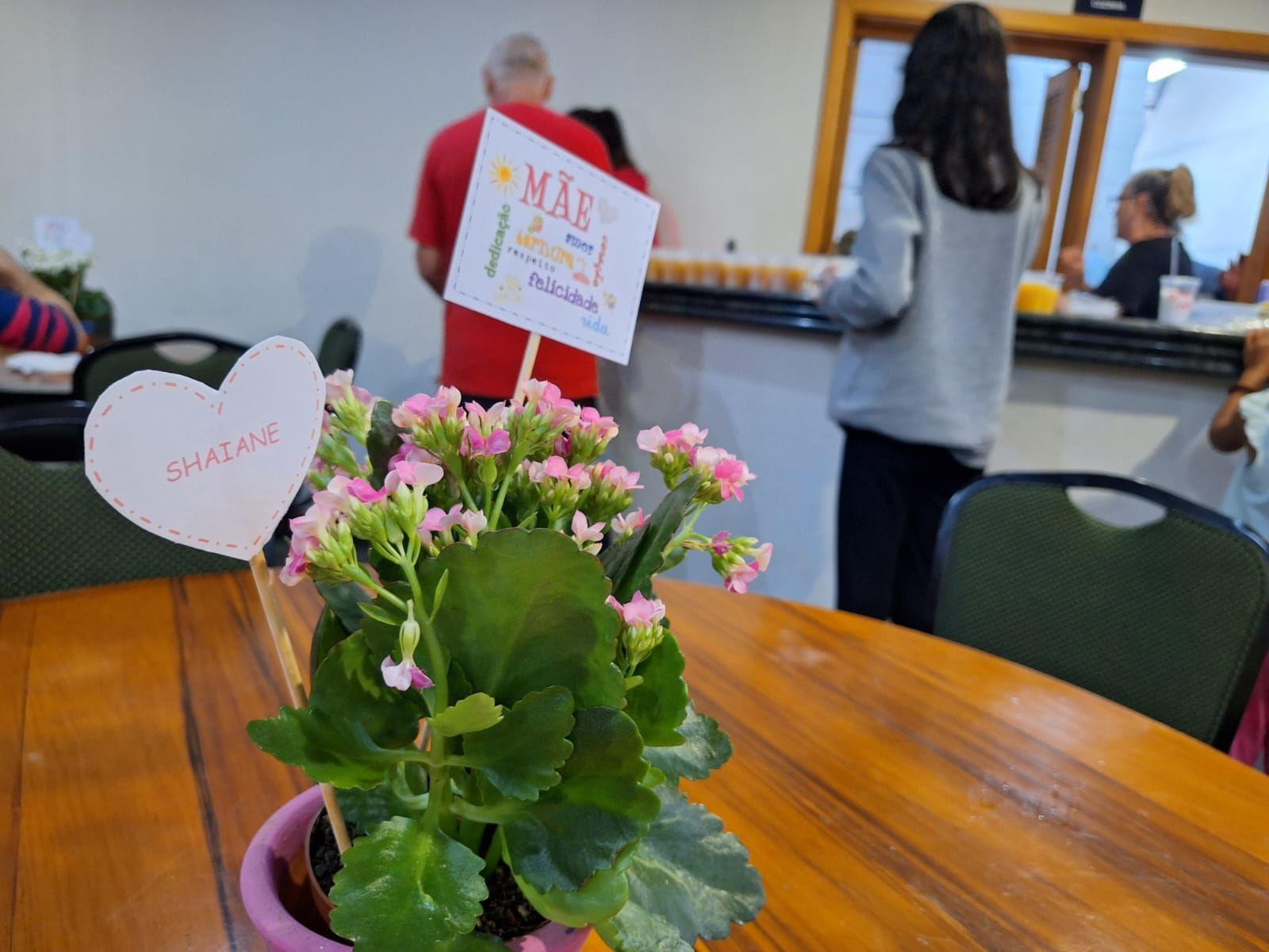 Almoço solidário em homenagem às mães é servido em abrigo na capital gaúcha / Arquivo Pessoal