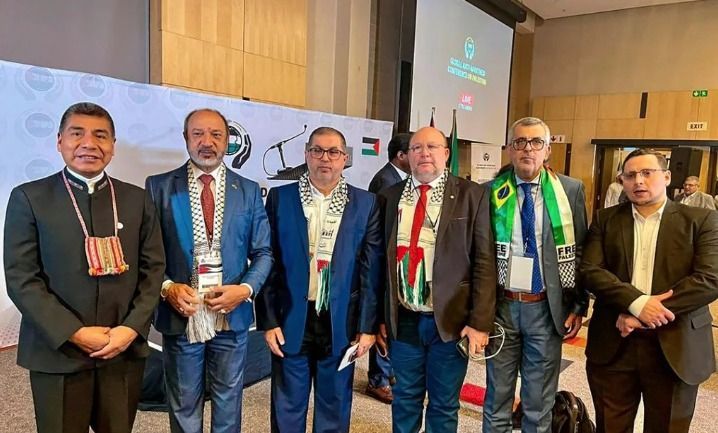 Deputado do PT aparece em foto ao lado de porta-voz do Hamas