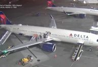 Vídeo: Passageiros saem pela asa após avião pegar fogo nos EUA