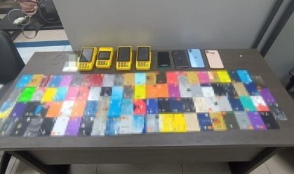 Cartões e máquinas apreendidas com os criminosos após a Virada Cultural