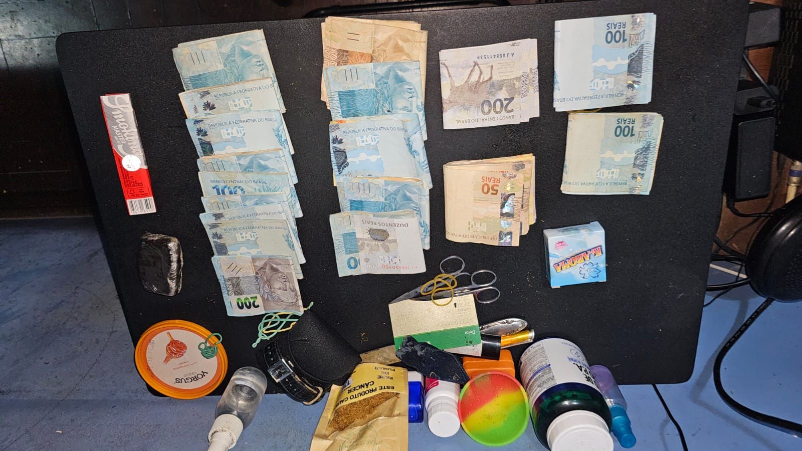 Materiais apreendidos na operação policial