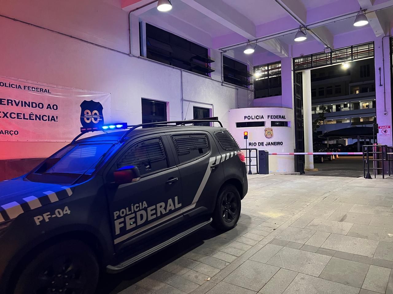 Viatura da Polícia Federal em operação no RJ