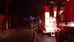 O Corpo de Bombeiros do Estado de São Paulo atua na ocorrência desde às 4h21