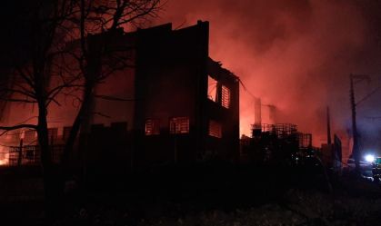 Incêndio atinge fábrica de óleo de motor em Guarulhos; veja imagens